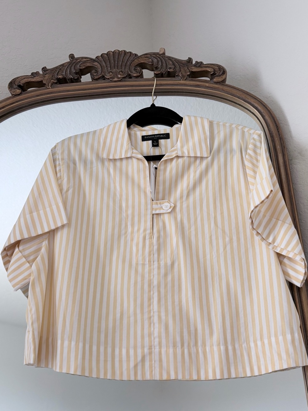 Banana Republic Womanst Yellow Stripe Short Sleeve cropped Shirt